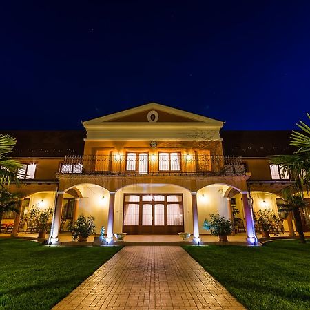 Vinum Hotel Кішкйорйош Екстер'єр фото