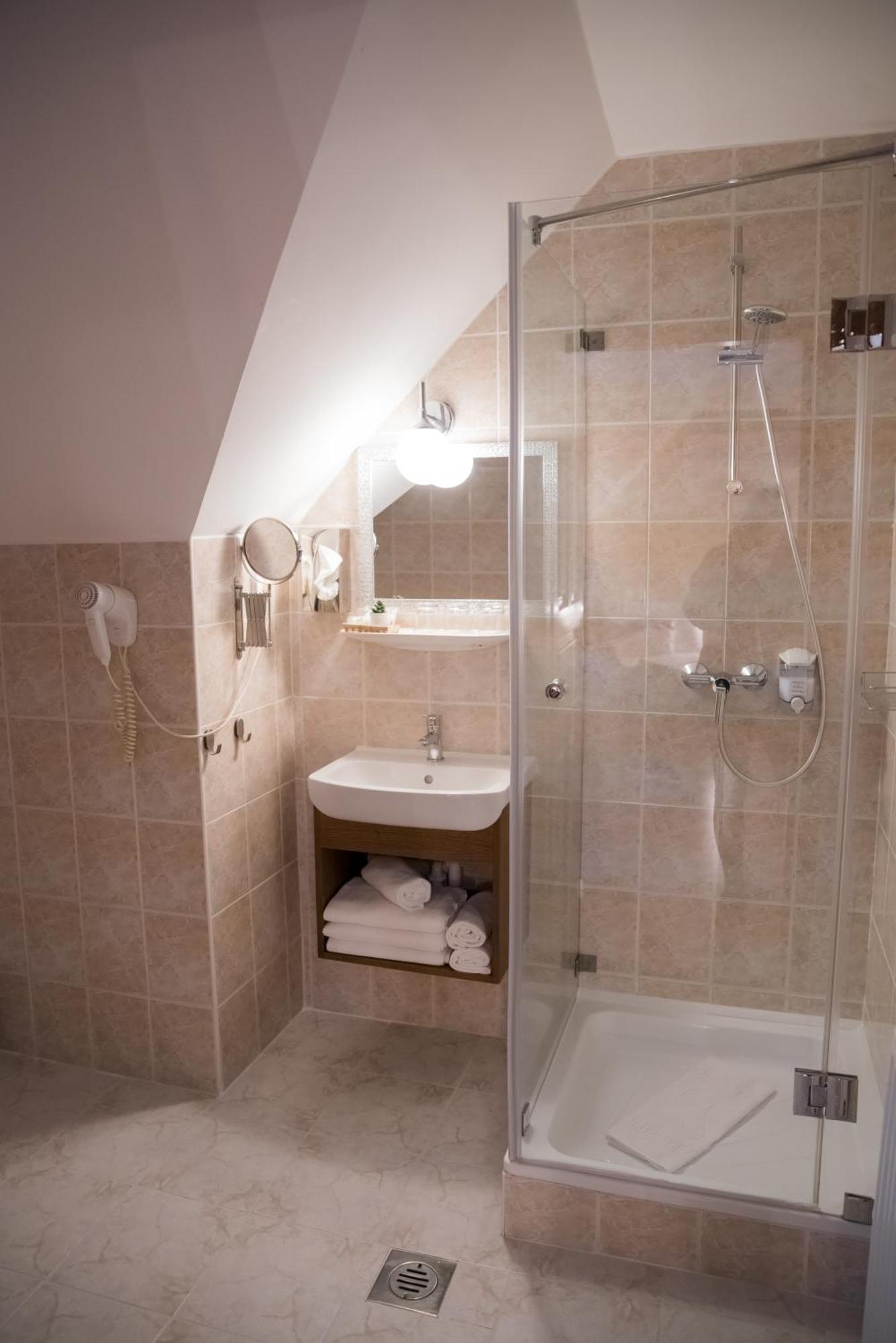 Vinum Hotel Кішкйорйош Екстер'єр фото